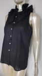 RUDGE - Blusa na cor preta , com acabamento em babados volumosos na gola . Tamanho : P.