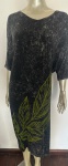 ZINZANE - Vestido / Camisetão preta estonada com estampa de folhagem verde-lima . Tamanho : G .