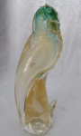 Escultura antiga  em murano soprado  , Representando pássaro; cabeça em tom azul claro e em tom dourado na parte interior . No estado ( quebrado no bico ) . Medida : 27x10cm