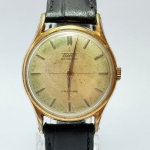 TISSOT CAMPING - Relógio a corda, não funciona. Pulseira: 19mm. Caixa: 3,5cm x 3,5cm, vertical x horizontal, sem contar a coroa. ***ATENÇÃO! ESTE RELÓGIO NÃO POSSUI GARANTIA DE FUNCIONAMENTO. Produto sendo vendido conforme ESTADO, testado, ou não, diz respeito apenas ao momento da catalogação. Recomenda-se revisão.*** Se necessário, solicitar mais fotos, vídeos ou perguntas para análise via e-mail reidaantiguidade@gmail.com, Obrigado pela visita!