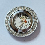 Relógio quartz, não testado. Caixa: 3,5cm x 3,5cm, vertical x horizontal, sem contar a coroa. ***ATENÇÃO! ESTE RELÓGIO NÃO POSSUI GARANTIA DE FUNCIONAMENTO. Produto sendo vendido conforme ESTADO, testado, ou não, diz respeito apenas ao momento da catalogação. Recomenda-se revisão.*** Se necessário, solicitar mais fotos, vídeos ou perguntas para análise via e-mail reidaantiguidade@gmail.com, Obrigado pela visita!