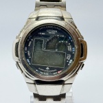CITIZEN - Relógio quartz, não funciona. Pulseira: 20mm. Caixa: 5,4cm x 4,5cm, vertical x horizontal, sem contar a coroa. ***ATENÇÃO! ESTE RELÓGIO NÃO POSSUI GARANTIA DE FUNCIONAMENTO. Produto sendo vendido conforme ESTADO, testado, ou não, diz respeito apenas ao momento da catalogação. Recomenda-se revisão.*** Se necessário, solicitar mais fotos, vídeos ou perguntas para análise via e-mail reidaantiguidade@gmail.com, Obrigado pela visita!