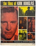 The Films of Kirk Douglas (1972/1975) - Livro dedicado à carreira cinematográfica de Kirk Douglas, escrito por Tony Thomas, com introdução de Vincente Minnelli. Edição Citadel Press, primeira impressão em brochura de 1975. Obra ilustrada com fotos de filmes e bastidores, trazendo comentários, sinopses e análises. Capa com desgaste natural e miolo. Peça ideal para colecionadores de cinema clássico e admiradores de Douglas. No estado. Mede 28 x 21 cm.