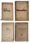 LOTE DE LIVROS RAROS, TRÊS AUTOGRAFADOS - Décadas de 1930 e 1940, incluindo: Por um Brasil Melhor de Jorge Abdalla Chamma (1935), Decisões  2ª Série de Joaquim Antônio Cordovil Maurity Filho (1941), Fonte Invisível de Augusto Frederico Schmidt, e Anais do Conselho Nacional de Desportos (1945). Exemplares em brochura, com sinais do tempo e manchas. Alguns volumes com dedicatórias e autógrafos dos autores. Medida do maior 16,5cm x 23,5cm.