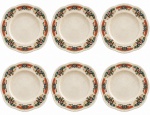 ENGLAND - Lote com 6 pratos de sobremesa em faiança inglesa Woods Ivory Ware, decorados com borda floral policromada e acabamento craquelado característico da manufatura. Peças de elegante desenho ondulado, produzidas na Inglaterra, ideais para composição de mesa posta ou coleção de faianças antigas. Marcados na base. Apresentam sinais compatíveis com o tempo e uso. Mede 17cm.