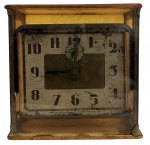 WAVERLEY 8 DAY  Relógio de mesa de fabricação norte-americana, caixa em acrílico transparente, mostrador com numeração em estilo Art Déco e mecanismo de corda de 8 dias. Peça de coleção, indicada para restauro ou conservação. Funcionamento desconhecido. Medidas: 14,5  14,5 cm