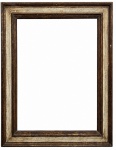 Moldura antiga em madeira nobre patinada, com decoração em relevo, faixas em dourado e acabamento prateado, apresentando pátina e marcas do tempo. Verso original. Peça de presença decorativa ideal para obras em telas e ou espelhos.Medidas: 95 x 120 cm