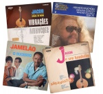 LOTE COM 4 DISCOS DE VINIL  seleção de música popular brasileira, reunindo JACOB E SEU CONJUNTO, JAMELÃO, HERMETO PASCOAL, DJALMA CORRÊA, WALTER FRANCO e TOM ZÉ. Capas originais, com sinais naturais de conservação e passagem do tempo.