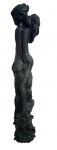 SUZANA LEVY (Rio de Janeiro, 19372023)  Escultura de figura feminina, em bronze patinado, de expressão moderna e acabamento texturizado. Medidas: 82 cm de altura.