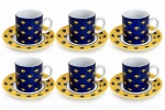 Conjunto de 6 xícaras de café com pires, em porcelana, decoração em azul-cobalto e amarelo, com delicados motivos florais. Marcadas na base PIER DE LIS. Peças de destaque pela combinação de cores e design.