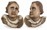 BAHIA SÉC. XIX. Par de magnificas esculturas sacras para parede em madeira policromada, representando cabeça de anjos querubins, com olhos ricamente pintados e resquícios da policromia original. Trabalho de caráter religioso, provavelmente dos séculos XIX, com sinais compatíveis de uso e do tempo. Medidas: 25 x 25 cm.