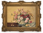 ESCOLA EUROPEIA  Obra em óleo sobre tela, representando natureza-morta com vaso de flores sobre mesa, assinada no canto inferior direito. Apresenta rica composição floral e tonalidades delicadas. Protegida por imponente moldura de madeira entalhada, ornada com florões e acabamento antigo em ouro velho. Medida da obra: 61  50 cm. Medida total com moldura: 78  68 cm