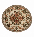 ITÁLIA - Toalha para bandeja em veludo italiano, com composição floral em tons de bege, terracota e marrom, contornado por acabamento ornamental. Formato oval. Mede 33 x 30 cm.
