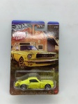 Miniatura Hot Wheels `65 Ford Mustang 2+2 Fastback, Coleção 60 Anos, escala 1:64. Item no estado conforme fotos. Carrinho de Coleção.