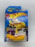 Miniatura Hot Wheels The Beatles Yellow Submarine, miniatura de 2018, escala 1:64. Item no estado conforme fotos. Carrinho de Coleção.