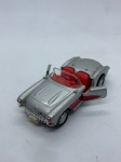 Miniatura Maisto `57 Corvette conversível, escala 1/39. Item no estado conforme fotos. Carrinho de Coleção.