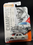 Miniatura Matchbox 62 Mercedes-Benz 220 SE Sedan. Escala 1/64, lacrado. Carrinho de coleção diecast, item no estado conforme fotos.