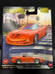 Miniatura Hot Wheels Premium Boulevard 2002 Pontiac Firebird escala 1/64, pneus de borracha, lacrado. Carrinho de coleção diecast, item no estado conforme fotos.