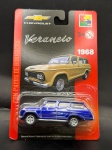 Miniatura CKS 1968 Chevrolet Veraneio escala 1/64, Pneus de Borracha, lacrado. Carrinho de coleção, item no estado conforme fotos.
