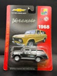 Miniatura CKS 1968 Chevrolet Veraneio escala 1/64, Pneus de Borracha, lacrado. Carrinho de coleção, item no estado conforme fotos.