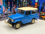 Miniatura Toyota Bandeirante, Escala 1/43, Carros inesqueciveis do Brasil. Pneus de borracha, carrinho de coleção metal diecast, Item no estado conforme fotos, item com marcas do tempo. Cenário não acompanha.