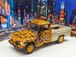 Miniatura Ford F-75 Safari, Escala 1/43, Veiculos de Serviço. Pneus de borracha, carrinho de coleção metal diecast, Item no estado conforme fotos, item com marcas do tempo. Cenário não acompanha.