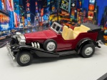 Miniatura Antiga Estilo Calhambeque. Pneus de borracha, carrinho de coleção metal diecast, Item no estado conforme fotos, item com marcas do tempo. Cenário não acompanha.
