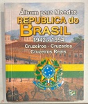 AV1603 - Album de Moedas Brasileiras - Republica - Capa Dura - 1942 a 1994 - Cruzeiros-Cruzados e Cruzeiro Real - Com 93 Moedas - 22*26*5