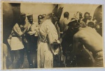 Foto Época (1946) Cerimônia do Rei Netuno a Bordo do Navio S/S Philippa  Borda CanoaRaríssimo e dinâmico registro documental que captura a continuação da tradicional "Cerimônia de Batismo de Linha" (Festa do Rei Netuno), ritual realizado quando os navios cruzam a Linha do Equador.