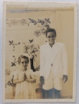 Foto Época (c. 1950) Retrato de Primeira Comunhão / Crisma de Casal de Irmãos  Emocionante e solene registro de um rito de passagem religioso católico (Primeira Comunhão ou Crisma) de um casal de irmãos.