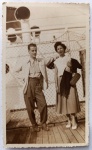 Foto Época (c. 1950) Casal Elegante em Convés de Navio de Passageiros