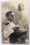 Raro Retrato de Primeira Comunhão (c. 1940) com Efeito de Dupla Exposição / Fantasmagoria  Fotomontagem de Época