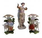 BISCUITS EUROPEUS  Conjunto de três figuras em porcelana europeia século XIX, com personagens campestres e animais, decoração policromada e detalhes em dourado. Sendo duas mini floreiras. Peças com marcas/assinaturas nas bases, de delicada modelagem e inspiração oitocentista. Sinal de restauro. No estado. Medida da maior 13 cm.