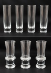 Jogo com 7 copos para shot em cristal translúcido, modelos distintos. Peças elegantes e de excelente transparência. Medida do maior: 13,5 cm.