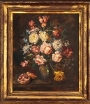 FRANCISCO ÚBEDA MARÍN (Almería, 1918  Sevilla, 1992), pintor espanhol de orientação pós-impressionista, conhecido por paisagens, figuras e naturezas-mortas. Obra em óleo sobre tela, representando elegante composição floral em vaso, com pincelada expressiva e rica paleta de tonalidades, assinada no canto inferior direito. Apresentada em imponente moldura de madeira entalhada e dourada. Medida da obra: 65 x 55 cm.Medida total: 74 x 84 cm.