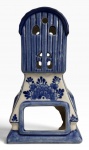 PORTA-VELA EM CERÂMICA DELFT BLUE, Holanda, de confecção artesanal, decoração em azul e branco com motivos florais e paisagem holandesa com moinho de vento. Base e corpo arquitetônico vazado, com identificação no verso Delft blue  Handpainted  Holland. Mede 13,5cm x 8cm.