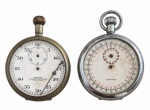 Dois relogios de bolso antigos, sendo um INVICTA, fabricação suíça, e outro STADION, mostradores originais com sinais de uso e pátina. Peças de interesse para colecionadores. No estado. Medida de cada um 7 cm. 