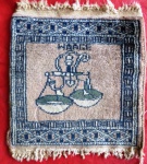 Pequeno tapete Persa. Med. 29 x 29 cm.