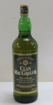 Uma garrafa bem rara de CLAN MACGREGOR, Whisky escocês, engarrafado na ESCÓCIA, por Alexander MacGregor & Company na cidade portuária de Glasgow, Escócia. Possui 43% de graduação alcoólica, garrafa lacrada contendo  1000 ml.