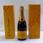Champagne VEUVE CLICQUOT PONSARDIN Brut conteúdo 750 ml, lacrado na caixa. Excelente estado.