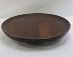DESIGN JEAN DOBRÉ | TROPIC- ART Grande bandeja giratória em madeira nobre maciça. Med. 6,5 x 44 cm diâmetro. Peso 3,50 kg. Fundo com o carimbo Década de 60.