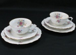 C.T. TIELSCH WALBRZYCH. POLAND - Par de trios em porcelana branca vitrificada, moldada na pasta, com pintura de flores e folhagens em policromia., frisos dourados Meds: prato para bolo 17,5 cm, xícara 5 x 10 cm, pires 14,5 cm.