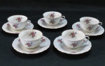 C.T. TIELSCH WALBRZYCH. POLAND - Cinco xícaras para café com pires em porcelana branca vitrificada, moldada na pasta, com pintura de flores e folhagens em policromia., frisos dourados.