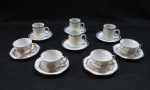 Oito (08) xícaras para café em dois modelos , quatro Renner Medaillon com frisos dourados e quatro em porcelana Mauá ricamente decorada com gueixas , guirlandas e frisos dourados.