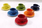 Seis (06) xícaras para café em porcelana em cores variadas.