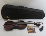 INSTRUMENTO MUSICAL - Antigo Violino Marinos Germany acondicionado no estojo, não testado, com acessórios. Med. 59 cm comprimento.