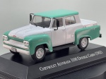 Miniatura die-cast da pick-up de cabine dupla Chevrolet Alvorada 3100 (1962) em pintura bicolor branca e verde-água, pertencente à coleção de veículos clássicos brasileiros. Apresenta detalhes fiéis do utilitário, incluindo teto e guarda-lamas na cor verde-água, cabine e caçamba brancas, para-choque dianteiro branco e traseiro preto, retrovisores laterais pretos estendidos, calotas prateadas com pneus frisados, placas identificativas "CHEVROLET ALVORADA", base expositora gravada com a designação "CHEVROLET ALVORADA 3100 DOUBLE CABIN (1962)" e caixa acrílica de proteção. Medidas: 04 x 11 x 04 cm. Com marcas de tempo de uso.