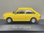 Miniatura die-cast do clássico utilitário Fiat 147 (1979) na cor amarela, pertencente à coleção "Carros Inesquecíveis do Brasil". Apresenta detalhes fiéis do modelo de três portas, incluindo grelha frontal preta, para-choques cromados, jantes de aço prateadas, emblema identificativo na tampa traseira, placas identificativas "FIAT 147", base expositora gravada e caixa acrílica de proteção. Medidas: 03 x 08 x 03 cm. Com marcas de tempo de uso.