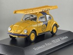 Miniatura die-cast do clássico Volkswagen Fusca caracterizado como veículo de serviço da TELESP Telefonia (Telecomunicações de São Paulo), integrante da coleção "Veículos de Serviço do Brasil". Apresenta pintura em amarelo e azul, inscrição "MOVIDO A ÁLCOOL", logótipo da empresa nas portas, escada amarela montada no tejadilho, numeração de frota "7-247", para-choques azuis, base expositora personalizada e caixa acrílica de proteção. Medidas: 04 x 08 x 04 cm. Com marcas de tempo de uso.