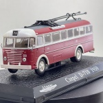 Miniatura die-cast colecionável do trólebus húngaro Csepel D-710 de 1959. Apresenta pintura na cor vermelho-escuro/bordeaux com secção superior e para-choques em branco. Caracteriza-se pelas varas de contacto elétrico no tejadilho, grelha frontal cromada, indicação de linha "75", número de frota "250", inscrição traseira "VEZESS BALESET NÉLKÜL!" e base expositora a simular calçada em paralelepípedos com a indicação "Csepel D-710 1959".   Tamanho: 4 cm  13 cm  4 cm.Com marcas de tempo de uso